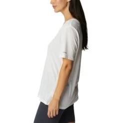 COLUMBIA Women's Bluebird Day Relaxed V-Neck Tee -Columba Clothing Shop 2085706 101 alt2